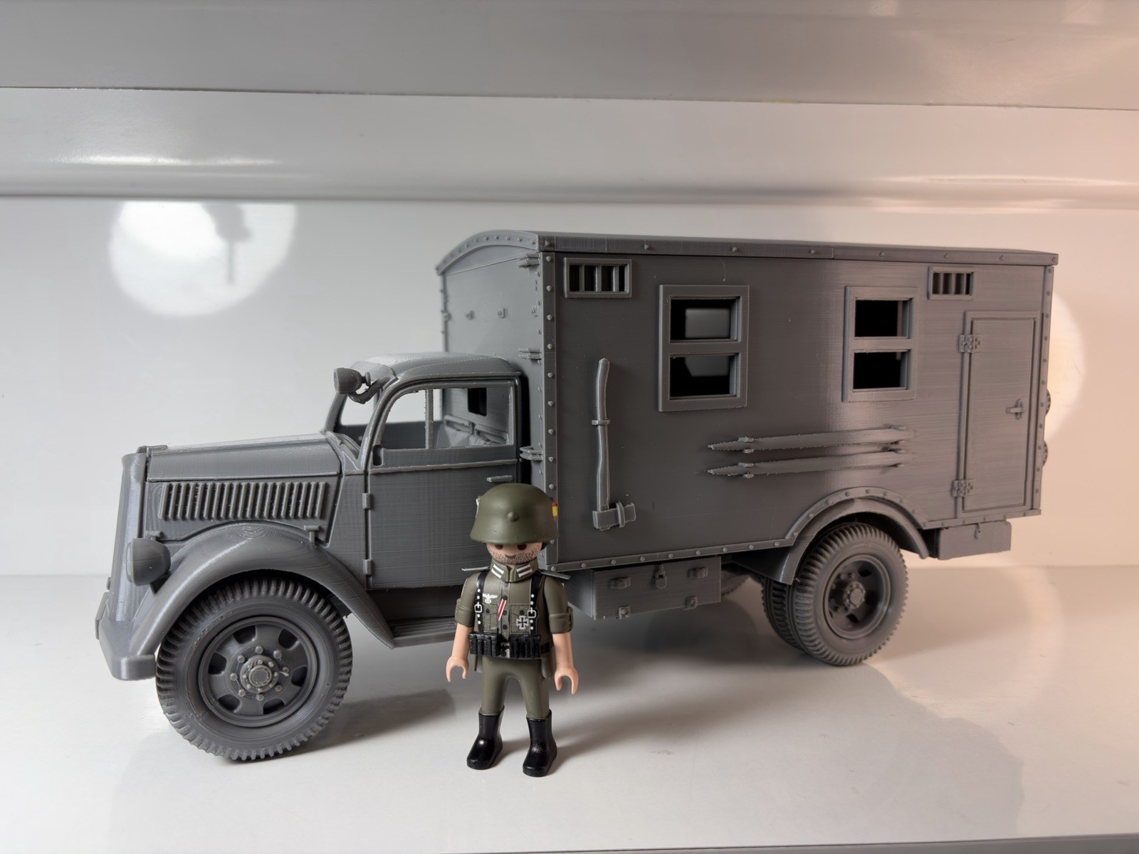 Playmobil Custom 1/18 Opel Blitz sdkfz 305 , no painted + stikers, otra vista