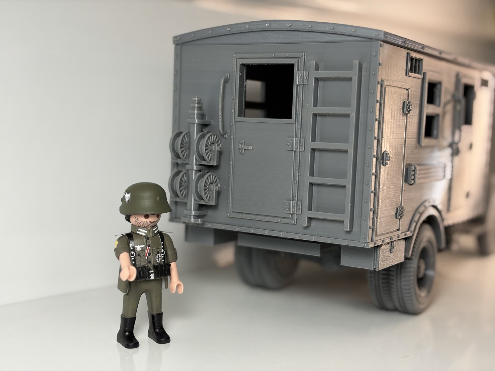 Playmobil Custom 1/18 Opel Blitz sdkfz 305 , no painted + stikers, otra vista